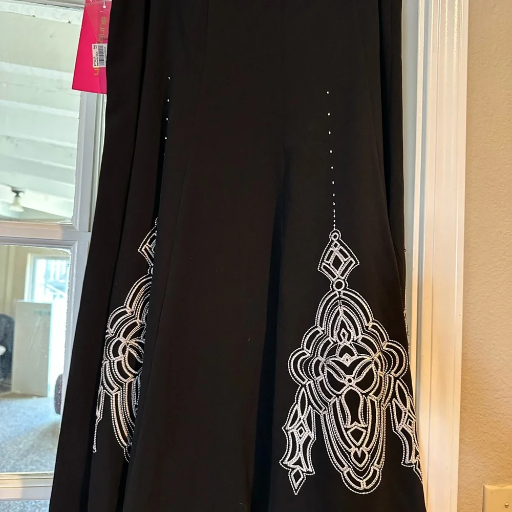 Sunny Leigh Black Skirt with White Patterns - Picture 3 of 3